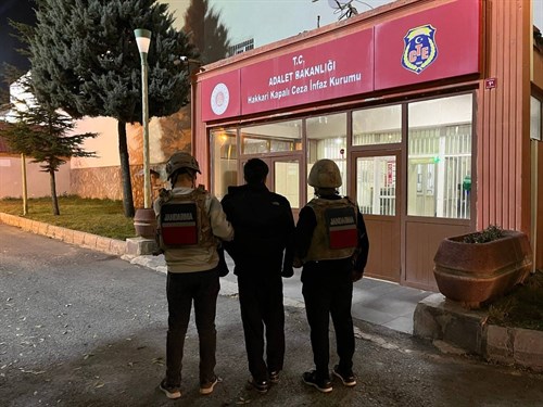 Aranan Şahıslar Hakkari’de Jandarma Tarafından Yakalandı