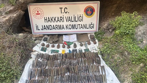 PKK/KCK Silahlı Terör Örgütüne Ait Silah ve Malzeme Ele Geçirdiler